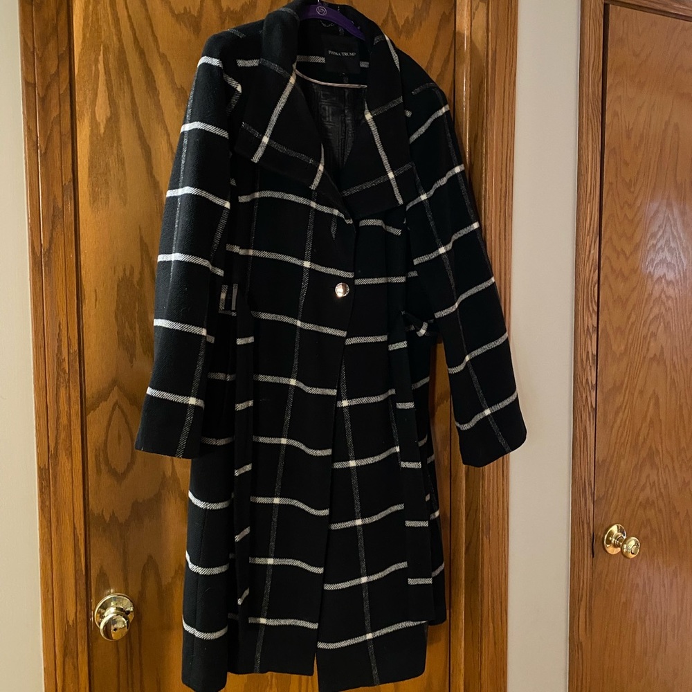 Ivanka Trump women’s wool coat size 18